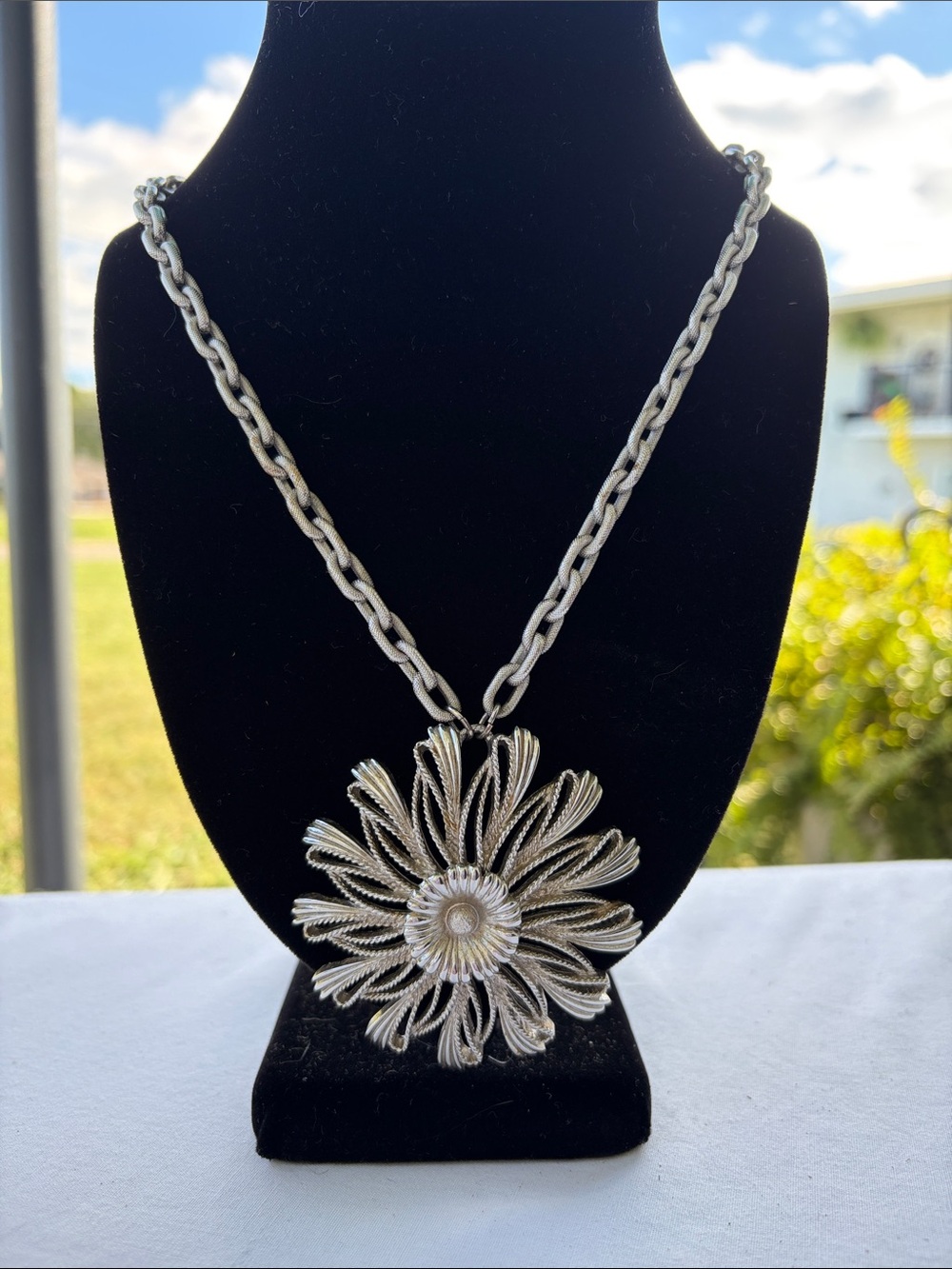 Monet Silver Floral Daisy Pendant Necklace